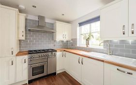 Cosy Roseburn Apartment, Edinburgh - 2 Bedrooms, Free Parking